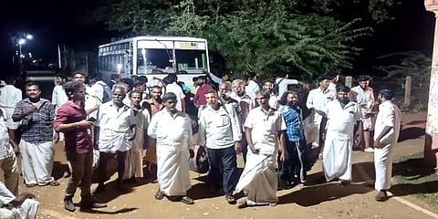 சம்பளத்தை உடனே கொடு: போராட்டத்தில் ஈடுபட்ட சினிமா துணை நடிகர்களால் பரபரப்பு