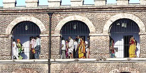 "ஜெயிலுக்கு போறேன்.. நானும் ரவுடி தான்.. " - ஒரு நாள் தங்க வாடகை ரூ. 500!