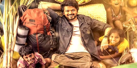 'வாரிசு' பட ஷுட்டிங் ஸ்பாட்: கையசைத்த விஜய்-யை பார்த்து உற்சாகமடைந்த ரசிகர்கள்