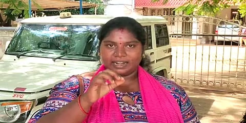 "பதவி விலகச் சொல்லி மிரட்டுறாங்க".. காரைக்குடி அருகே ஊராட்சி மன்ற உறுப்பினர்கள் புகார்