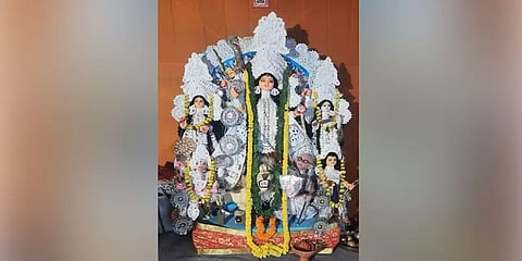 மகாத்மா காந்தியை மகிஷாசுரனாக சித்தரித்த இந்துமகா சபையினர் - வலுக்கும் கண்டனங்கள்