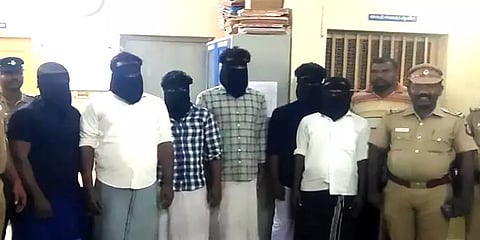 தென்காசி: பயங்கர ஆயுதங்களுடன் தங்கியிருந்த பிரபல ரவுடி உட்பட 6 பேர் கைது