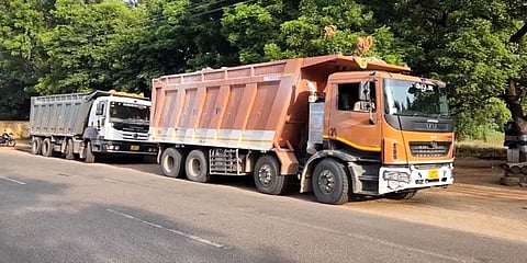 தமிழ்நாடு டூ கேரளா: அளவுக்கு அதிகமாக கனிமங்களை ஏற்றிச் சென்ற 2 லாரிகள் பறிமுதல்