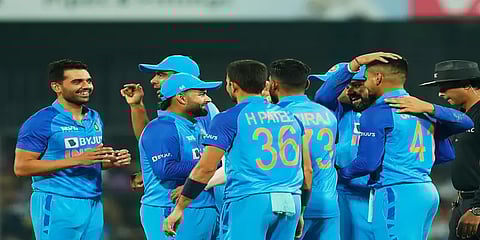 இந்திய பவுலிங்கை பிரித்து மேய்ந்த ரைலீ ரூசோ - இமாலய இலக்கை தடுமாறி துரத்தும் இந்தியா