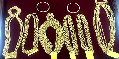 சிங்கப்பூர் டூ கோவை: விமானத்தில் கடத்திவரப்பட்ட 5.7 கிலோ தங்கம் பறிமுதல் - இருவர் கைது