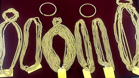 தங்கம் பறிமுதல்