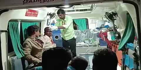 புதுக்கோட்டை: மதுபோதையில் ஒருவரை ஒருவர் பயங்கரமாக தாக்கிக் கொண்ட கும்பல்கள்