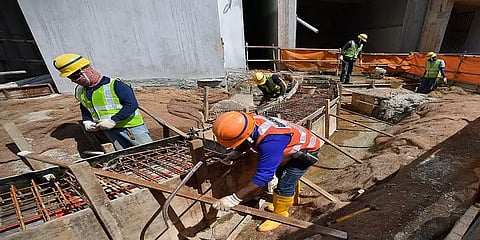 வேலைக்காக வெளிநாடு செல்லும் தமிழர்கள்; புலம்பெயர் தமிழர் நலவாரியத்தில் பதிவிடுவது கட்டாயம்