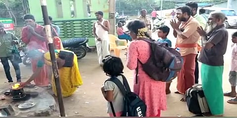 சதுரகிரி மலைப்பாதையில் காட்டுத் தீ: பக்தர்கள் செல்ல வனத்துறை தடை