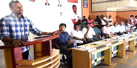 `நம்மை சுற்றி நல்ல நண்பர்கள் இருந்தா போதும்’- வெற்றி ரகசியம் பகிரும் கிரிக்கெட்டர் நடராஜன்