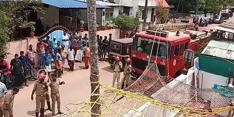 ”பணத்த கொடுக்க மாட்டேங்கிறாங்க”- தென்னை மரத்தில் ஏறி கட்டிட ஒப்பந்ததாரர் தற்கொலை மிரட்டல்!