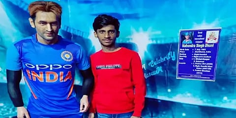 தோனியா? ரன்பீர் கபூரா? - தோனியின் மெழுகு சிலையை ட்ரோல் செய்யும் நெட்டிசன்கள்!