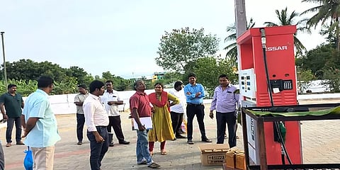 பழுதான வாகனங்கள் - அலட்சியம் காட்டிய பெட்ரோல் பங்க் ஊழியர்கள்.. ஒரே புகாரில் மாறிய கதை!