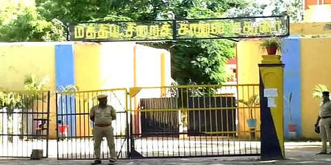 "என் சாவுக்கு நீங்கள்தான் காரணம் என சொல்லுவேன்" - சிறை கண்காணிப்பாளருக்கு காவலர் மிரட்டல்