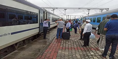 3வது நாளாக தடங்கலை சந்தித்த வந்தே பாரத் ரயில் - சக்கரங்கள் பழுதாகி வழியிலேயே நின்றது