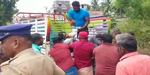 1 மணி நேரமாக வராத 108 ஆம்புலன்ஸ்-டாட்டா ஏஸ்ஸில் மருத்துவமனைக்கு சென்ற அவலம்