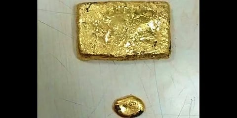ஹைதராபாத் ஏர்போர்ட்டில் ஒரேநாளில் பிடிபட்ட 4.37 கிலோ தங்கம் - சிக்கியது எப்படி?