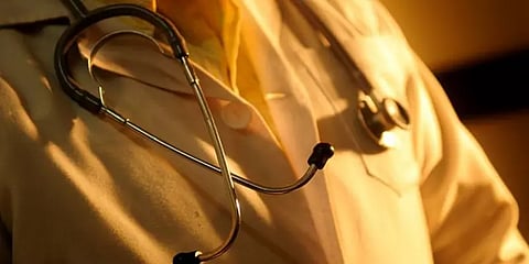 அரசு மருத்துவர் பணியிடங்களுக்கு விண்ணப்பிக்கலாம்... ஆனால்..?