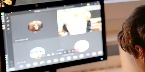 Webcam ஆன் செய்யாதவரை வேலையை விட்டு தூக்கிய US நிறுவனம்: ₹60 லட்சம் ஃபைன் போட்ட நீதிமன்றம்