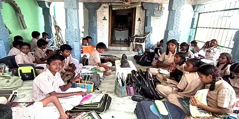 இது நியாயமா!!.. இரு கிராமங்களிடையே ஆன பிரச்னையில் மாணவர்களை பள்ளிக்கு அனுப்பாத அவலம்!