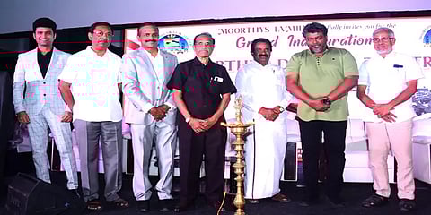 ’ஐ லவ் யூ’ என்று கூறிய ரசிகர்.. தன்னுடைய ஸ்டைலில் நடிகர் பார்த்திபன் கொடுத்த கலகல ரிப்ளை!