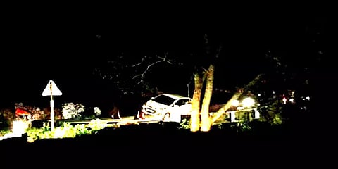 கோத்தகிரி: காரை தூக்கி எறிய முற்பட்ட காட்டு யானை.. அச்சத்தில் உறந்த வாகன ஓட்டிகள்!