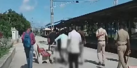 ஒருதலை காதலால் விபரீதம் - ஓடும் ரயில்முன் கல்லூரி மாணவியை தள்ளிவிட்டு கொன்ற இளைஞர்