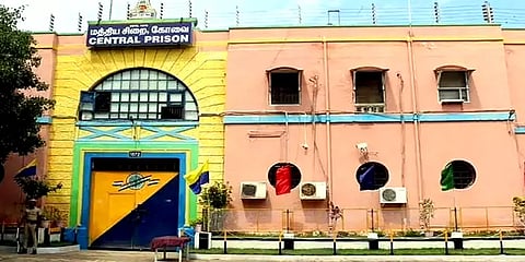 மத்திய சிறை அலுவலருக்கு கொலை மிரட்டல் விடுத்ததாக சிறைக் கைதி மீது வழக்குப்பதிவு