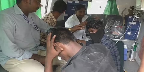 திருத்தணி: கத்தியுடன் கல்லூரிக்குள் நுழைந்த மர்ம கும்பல் - தாக்குதலில் மாணவர்கள் படுகாயம்