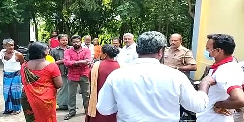 ஆம்பூர்: 100 நாள் வேலை திட்டத்தில் பணிபுரிந்து கொண்டிருந்தவர்களுக்கு ஏற்பட்ட திடீர் ஆபத்து