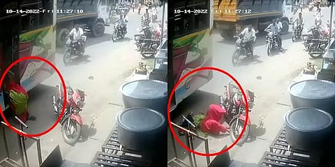 பேருந்து படிக்கட்டிலிருந்து குழந்தையுடன் தவறி விழுந்த தாய்! நெஞ்சை உறையவைக்கும் காட்சிகள்!