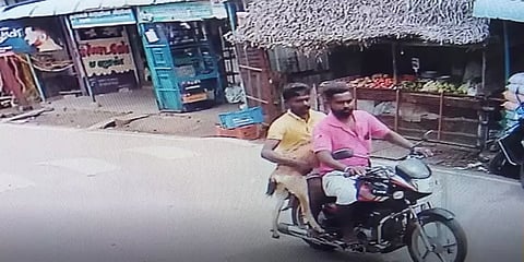 தொடர் ஆடு திருட்டு - டூவிலரில் ஆட்டை தூக்கிச்சென்றபோது வசமாக மாட்டிய நபர்!