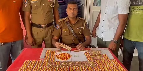 துணிக்கடையில் வேலைபார்த்தபடி போதை மாத்திரை, ஹெராயின் விற்பனை செய்தொர் கைது!