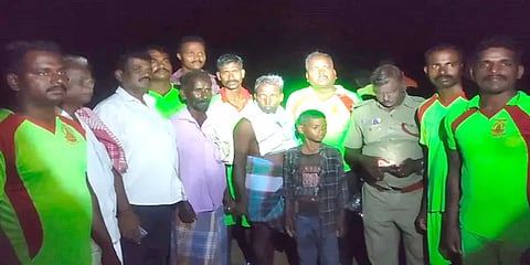 அரியலூர்: ஆடுகளுடன் கொள்ளிடம் ஆற்றில் சிக்கியிருந்த 3 பேர் பத்திரமாக மீட்பு