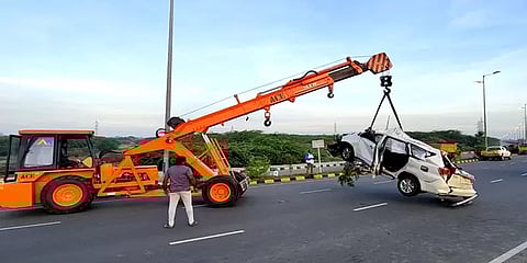 அதிவேகமாக வந்த கார் பள்ளத்தில் கவிழ்ந்து விபத்து – அண்ணன் தம்பி உட்பட 3 பேர் பலி