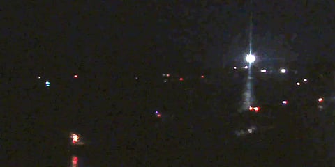 நிலவொளியில் பாம்பன் கடலில் கலர் கலராக மின்னும் விளக்குகள்! எங்கிருந்து வந்த ஒளி தெரியுமா?