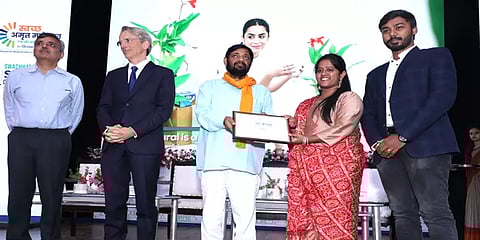 சானிட்டரி நாப்கின்களாக மாறிய புளித்த கீரை தண்டு- ஃபேஷன் டெக் மாணவர்களின் அசாத்திய முயற்சி!