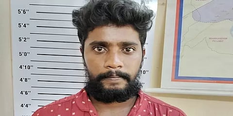 பொதுக் கழிப்பிடத்தை உபயோகிக்க சென்ற பெண்களை வீடியோ எடுத்து வந்த நபர் கைது!