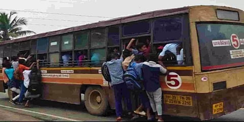 'மாணவர்கள் பஸ் படிக்கட்டில் பயணித்தால்...’- ஓட்டுநர், நடத்துநர்களுக்கு அதிரடி சுற்றறிக்கை