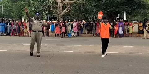 ”இதை செய்யுங்க”.. பைக் சாகசம் செய்த மாணவருக்கு நீதிபதி கொடுத்த தண்டனை!