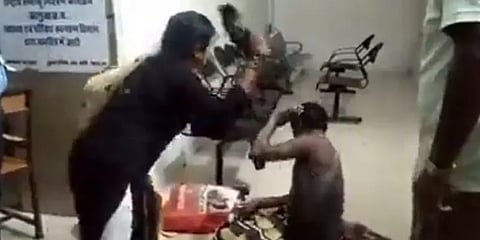 மரத்துப்போனதா மனிதநேயம்? - மருத்துவமனையில் தூங்கியதற்கு இப்படி அடித்து உதைக்கவேண்டுமா?