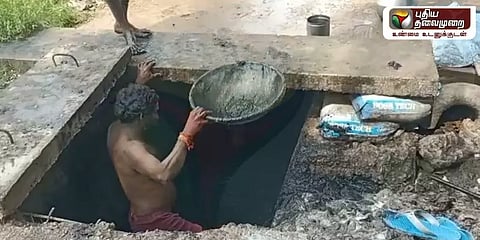 பாதுகாப்பு உபகரணங்களின்றி சாக்கடை சுத்தம் செய்யும் பணியாளர்கள் - பதைபதைக்கும் காட்சி!