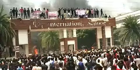 “தற்கொலை என ஒத்துக்க சொல்லி உறவினர்களை வற்புறுத்துகிறாங்க”-கள்ளக்குறிச்சி மாணவியின் தாயார்