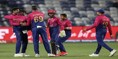 தன்னுடன் நமீபியாவையும் வெளியேற்றிய யூஏஇ! சூப்பர் 12ல் இந்த பிரிவுக்கு செல்கிறது இலங்கை!