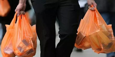 ஒருமுறை பயன்படுத்தும் நெகிழி உற்பத்தியை ஏன் நிறுத்தகூடாது? - நீதிமன்றம் கேள்வி