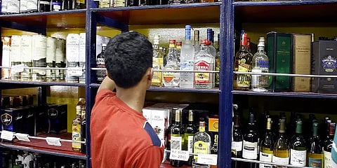 இந்தியாவில் தயாரிக்கப்படும் அயல்நாட்டு மதுபானங்கள் விலை உயர சட்ட மசோதா!