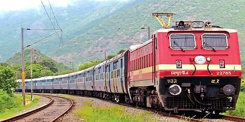 தீபாவளி பண்டிகை: மேலும் 2 சிறப்பு ரயில்கள் இயக்கப்படுவதாக தெற்கு ரயில்வே அறிவிப்பு