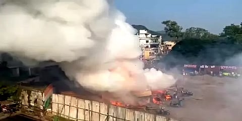 ஆந்திரா: பட்டாசு கடையில் பயங்கர தீ விபத்து – இருவர் உயிரிழப்பு