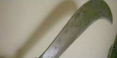 சாப்பிட்ட உணவிற்கு பணம் கேட்ட ஃபாஸ்ட் ஃபுட் உரிமையாளருக்கு சரமாரி அரிவாள் வெட்டு