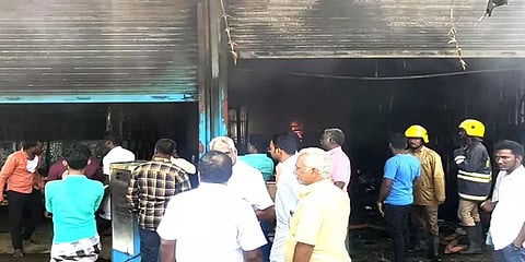 பெரம்பலூர்: கார் உதிரி பாகங்கள் விற்பனை மையத்தில் ஏற்பட்ட பயங்கர தீ விபத்து